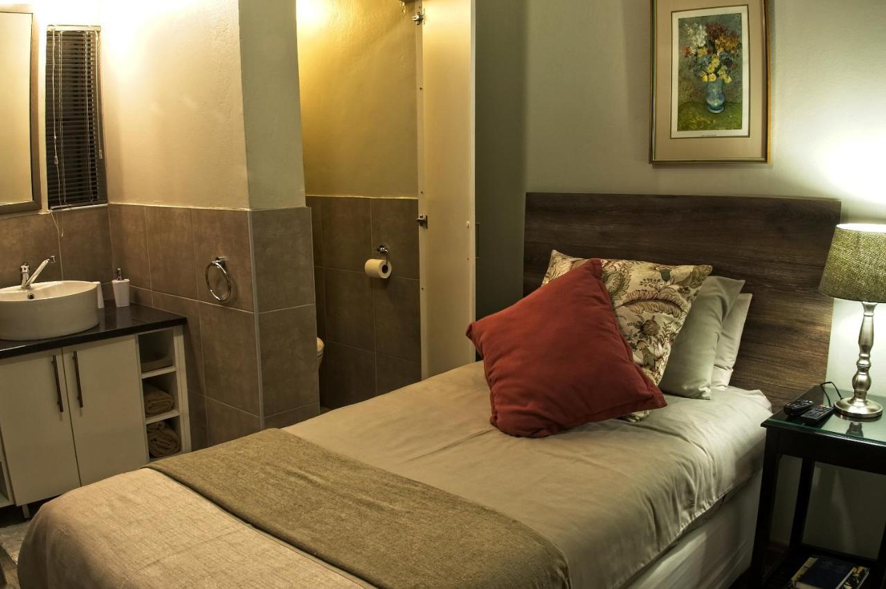 Rest-A-While Guest House - بريتوريا المظهر الخارجي الصورة