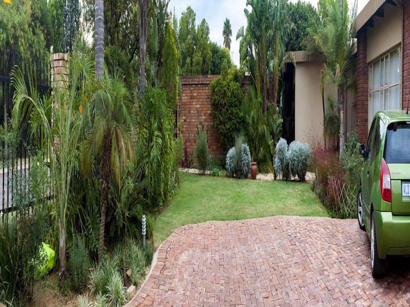 Rest-A-While Guest House - بريتوريا المظهر الخارجي الصورة